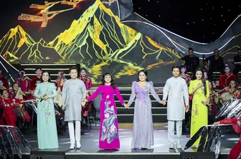 Hương Lan, Thanh Hằng cùng học trò thăng hoa trong đêm nhạc 'Hương trăng như ngọc'