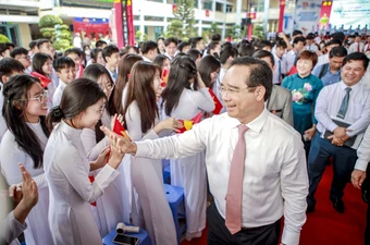 Chủ tịch TP.HCM Nguyễn Văn Được dự lễ khai giảng năm học mới
