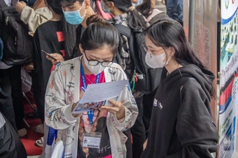 Tôi đang thử việc, có phải đóng thuế thu nhập cá nhân?