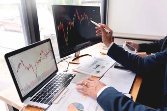 Kinh tế có tín hiệu tốt nhưng chứng khoán vẫn lao dốc không phanh