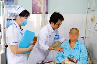 Cụ bà 73 tuổi phát hiện khối u não sau cú ngã trong nhà tắm