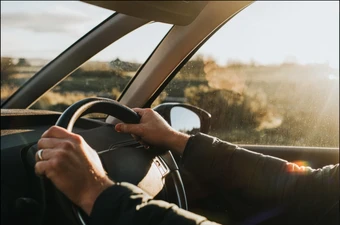 Những vật dụng không nên để quên trong ô tô của bạn
