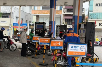 Ngày đầu tiên chỉ bán xăng E10, E5 ở TP.HCM ra sao?