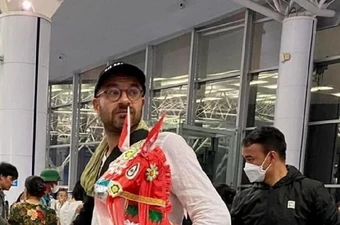 Một hành khách ngoại quốc bị từ chối mang ngựa vàng mã lên máy bay