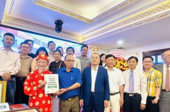 Nhà nghiên cứu Nguyễn Đình Tư hiến toàn bộ di sản văn học, lịch sử cho dòng họ 