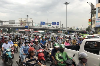 Đề xuất bật đèn xe máy cả ban ngày: Vẫn chưa thuyết phục