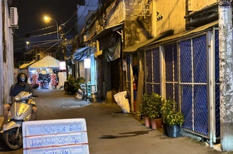 Có nên cho phép tổ chức đám tang, đám cưới ở vỉa hè, lòng đường?
