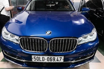 2 xe BMW và Lexus của bà Trương Mỹ Lan giảm giá lần 1