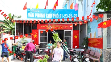 TP.HCM: Các điểm bỏ phiếu rực sắc đỏ, sẵn sàng cho ngày hội lớn