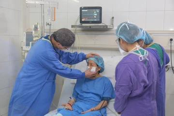 Việt Nam lần đầu ghép gan cho bệnh nhân suy gan tối cấp, đang thập tử nhất sinh