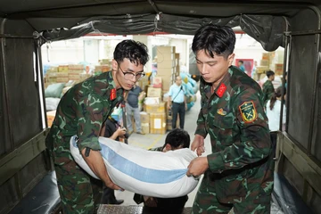 80 tấn hàng cứu trợ rời TP.HCM đến với người dân Yên Bái, Phú Thọ