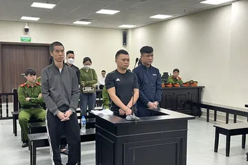 Bí ẩn những mảnh công văn phô tô trong vụ án 2 cựu công an cho vay lãi nặng và tổ chức đánh bạc