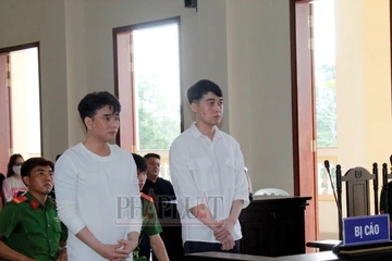 Người lừa gần 300 sinh viên ở Cần Thơ ký mua hàng trả góp bị VKS đề nghị 15-16 năm tù