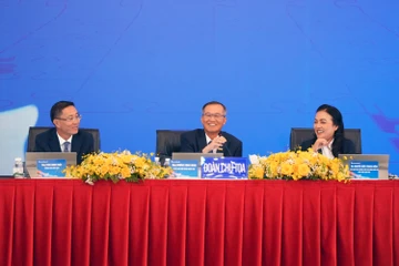 Chủ tịch Sacombank Dương Công Minh nói gì về tin đồn liên quan đến bà Trương Mỹ Lan?