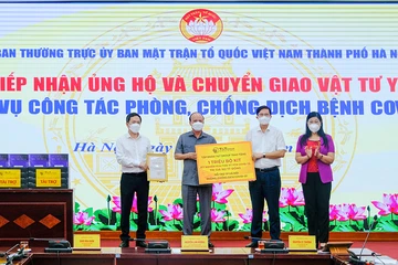 T&T tặng Hà Nội 1 triệu bộ kit xét nghiệm để phòng chống COVID-19