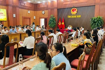 Thanh tra tỉnh Quảng Nam bốc thăm ngẫu nhiên 86 người có chức vụ để xác minh tài sản. Ảnh: TN