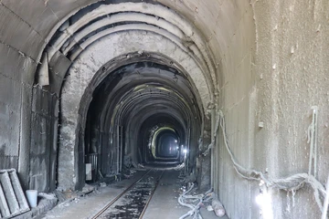 Nhiều hầm đường sắt cần sửa chữa lớn nhưng không đủ tiền