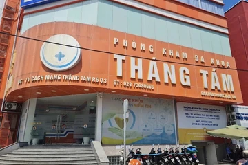 Giải cứu thai phụ bị phòng khám đa khoa ‘vẽ bệnh, moi tiền’ trên bàn mổ