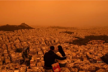 VIDEO, Ảnh: Cả Athens biến thành màu cam 