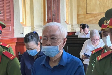 Hình ảnh cựu tổng giám đốc Ngân hàng Đông Á Trần Phương Bình hầu tòa vụ án thứ 5
