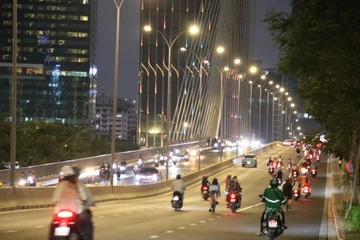 Cấm xe lưu thông qua cầu Ba Son, Khánh Hội tối 30-4