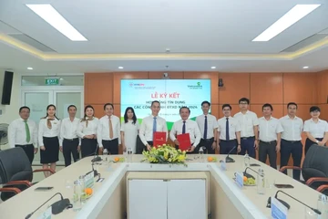 Vietcombank Huế ký kết hợp đồng tín dụng với Công ty Điện lực Thừa Thiên Huế