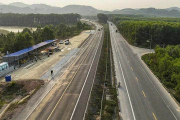 Cận cảnh 2 trạm dừng nghỉ trên cao tốc Cam Lộ - La Sơn