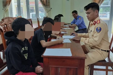 6 em học sinh ở Quảng Trị ném đất, đá lên tàu hỏa