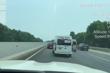 Phạt 15 triệu đồng tài xế lạng lách trên cao tốc Hà Nội - Hải Phòng 