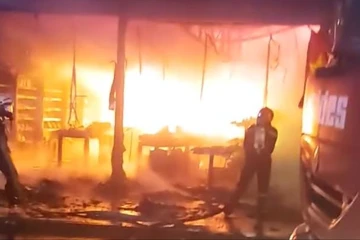 Cháy cửa hàng FPT ở quận Gò Vấp, nhiều tài sản bị thiêu rụi