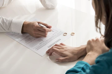 Hợp đồng tiền hôn nhân và những điều cần biết