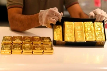 Người mua vàng tiếp tục lãi 12 triệu đồng/lượng