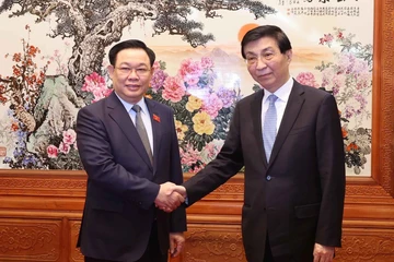Chủ tịch Quốc hội Vương Đình Huệ hội kiến Chủ tịch Chính hiệp Toàn quốc Trung Quốc