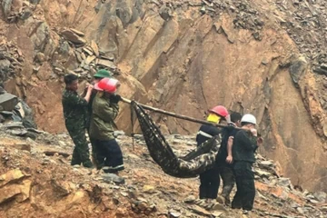 Vụ sạt lở đất ở Hà Tĩnh: Lãnh đạo tỉnh trực tiếp chỉ đạo cứu hộ, cứu nạn