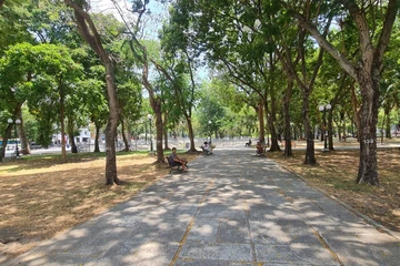 Nhiều thảm cỏ ở Công viên 23-9 'biến mất' sau khi tổ chức ngày hội du lịch