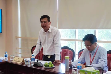 Ông Phan Thanh Tùng, Phó Giám đốc Sở Tư pháp TP.HCM báo cáo tình hình tổ chức, hoạt động và quản lý công tác giám định tư pháp. Ảnh: NGUYỄN HIỀN