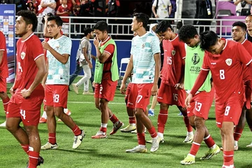 Bóng đá Indonesia 'cúi đầu', HLV Shin Tae-yong than trời