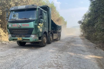 Bình Định: Bất an với đoàn xe ben chở vật liệu thi công cao tốc 
