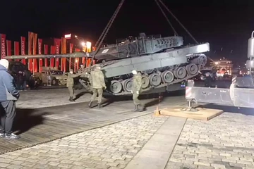 VIDEO: Xe tăng Leopard 2 của Đức xuất hiện tại Moscow