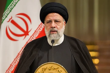 Tướng cấp cao Iran dẫn phái đoàn điều tra đến hiện trường rơi trực thăng chở tổng thống Iran 