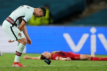 Vụ Ronaldo ném băng đội trưởng: Vì anh không xứng đáng!