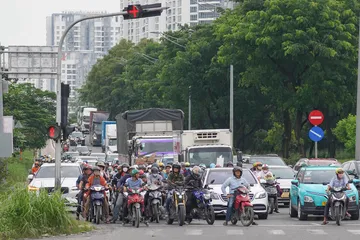 Giải pháp nào để giảm thiểu ô nhiễm không khí từ ô tô chạy dầu diesel ở TP.HCM?