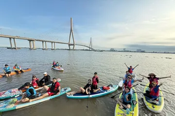 Cần Thơ bắn pháo hoa, trình diễn drone light tại lễ hội sông nước