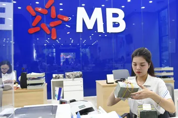 Phía sau cuộc đua tăng lãi suất tiền gửi, hút vốn mới của các ngân hàng