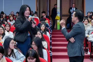 Sinh viên Đà Lạt thảo luận sôi nổi về thế hệ trẻ quảng bá văn hóa Việt