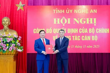 Chủ tịch tỉnh Hưng Yên giữ chức Bí thư Tỉnh ủy Nghệ An