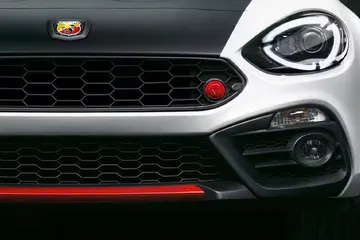 Không cần động cơ 'khủng', 5 mẫu xe này vẫn khiến tài xế mê mẩn