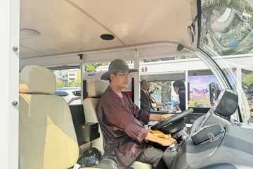 Xe điện 4 bánh ở TP.HCM hoạt động trở lại