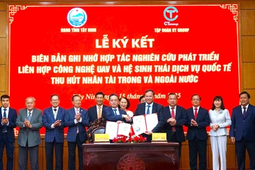 Tây Ninh ký kết CT Group hướng tới trung tâm công nghệ cao 