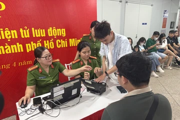 Người Việt Nam ở nước ngoài có được cấp thẻ căn cước và số định danh?